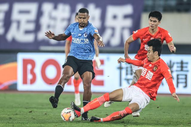 青岛男篮主场击败南京 迎来新赛季首胜